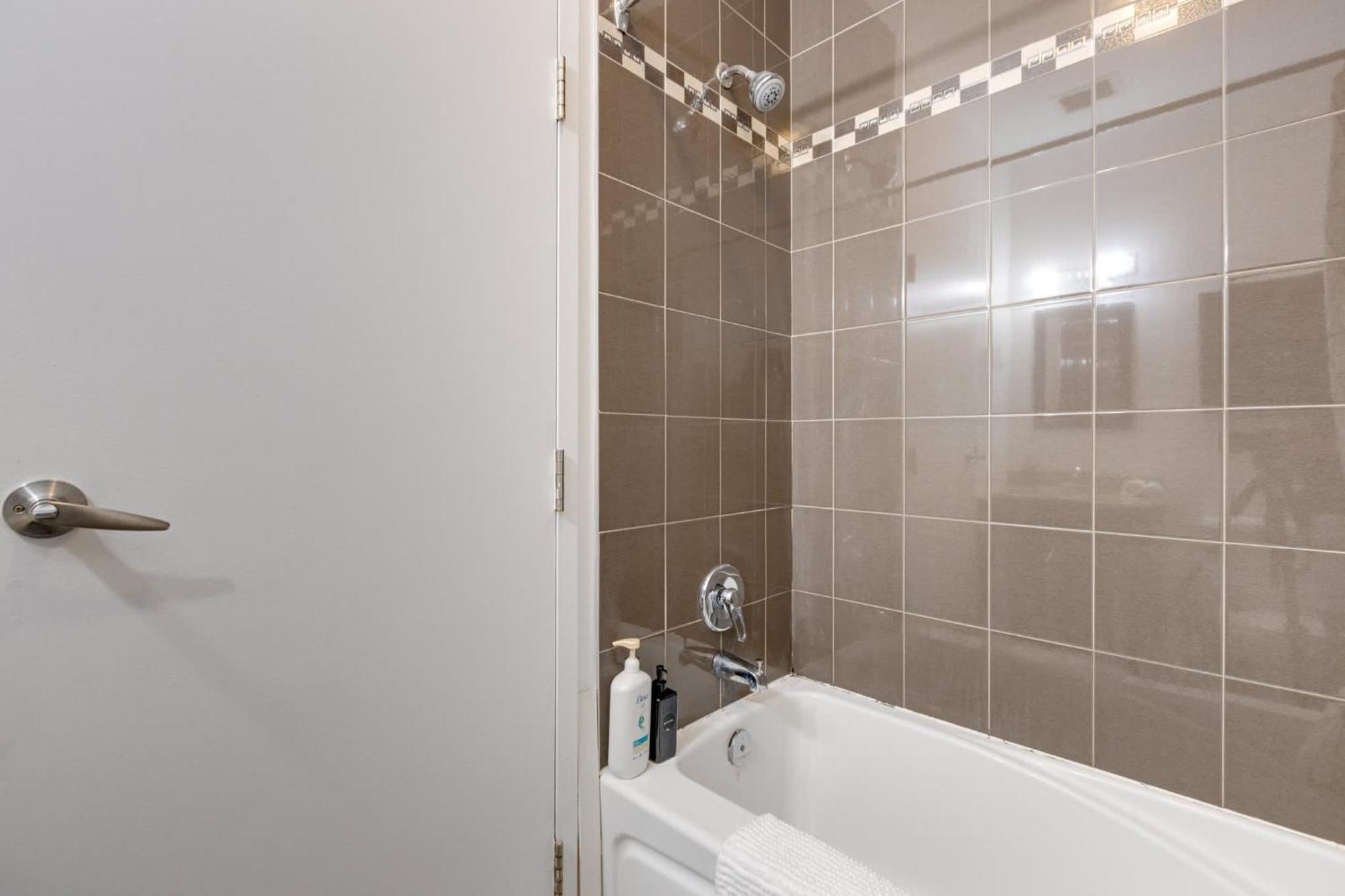 M11 - Stylish & Cozy 2Bdr In Plateau Montreal Apartment Екстериор снимка